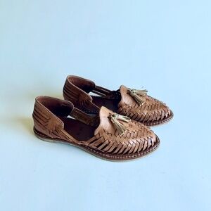 Gloss Footwear Tan Genuine Leather Woven Rubber Outsole Flats size EUR 25, US 7.
